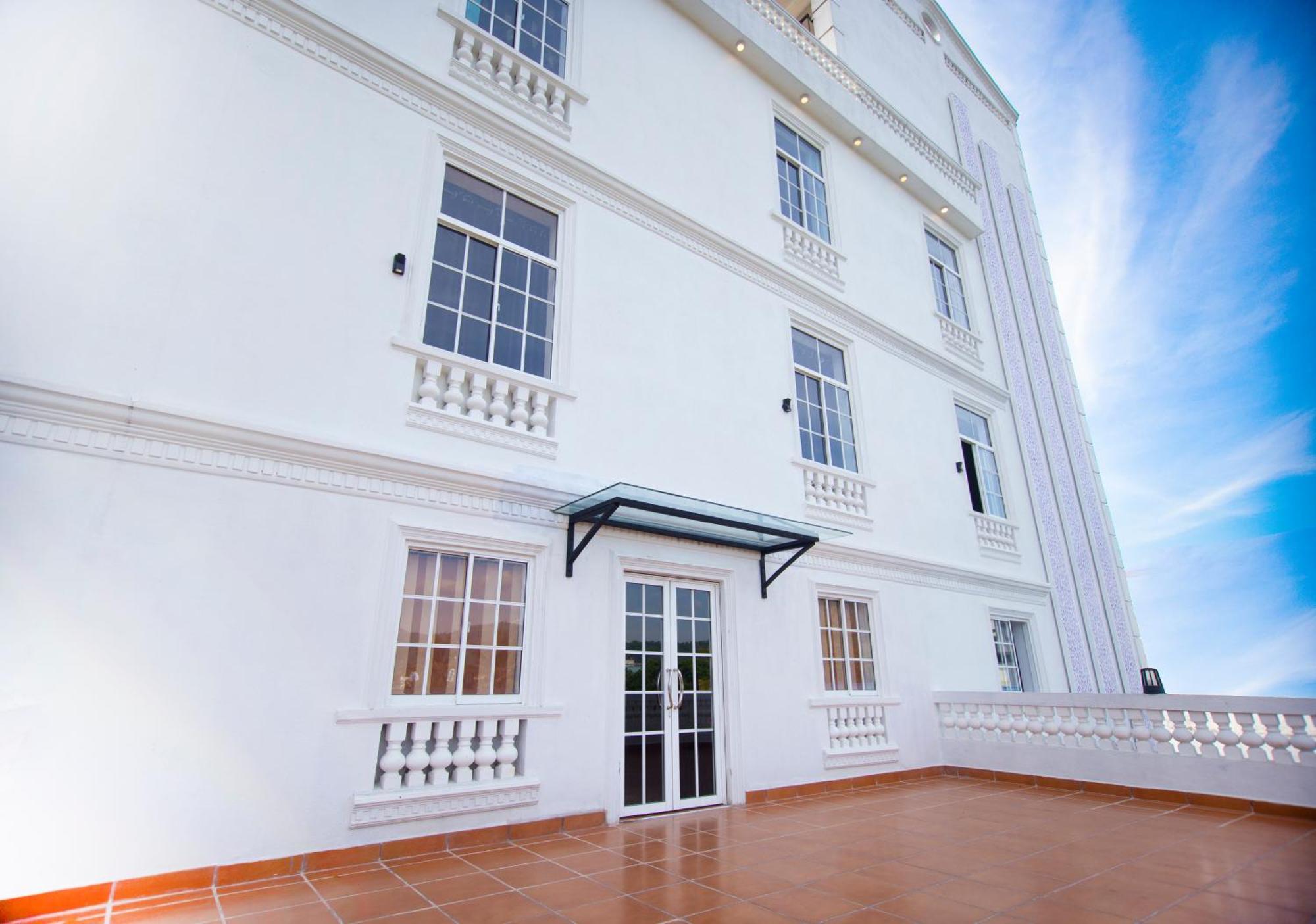 Crown Regency- Badulla Hotel Exterior photo